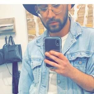 Meet your Posher, Rene